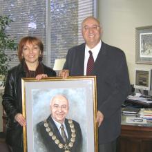 Past Hamilton Mayor, art presentation